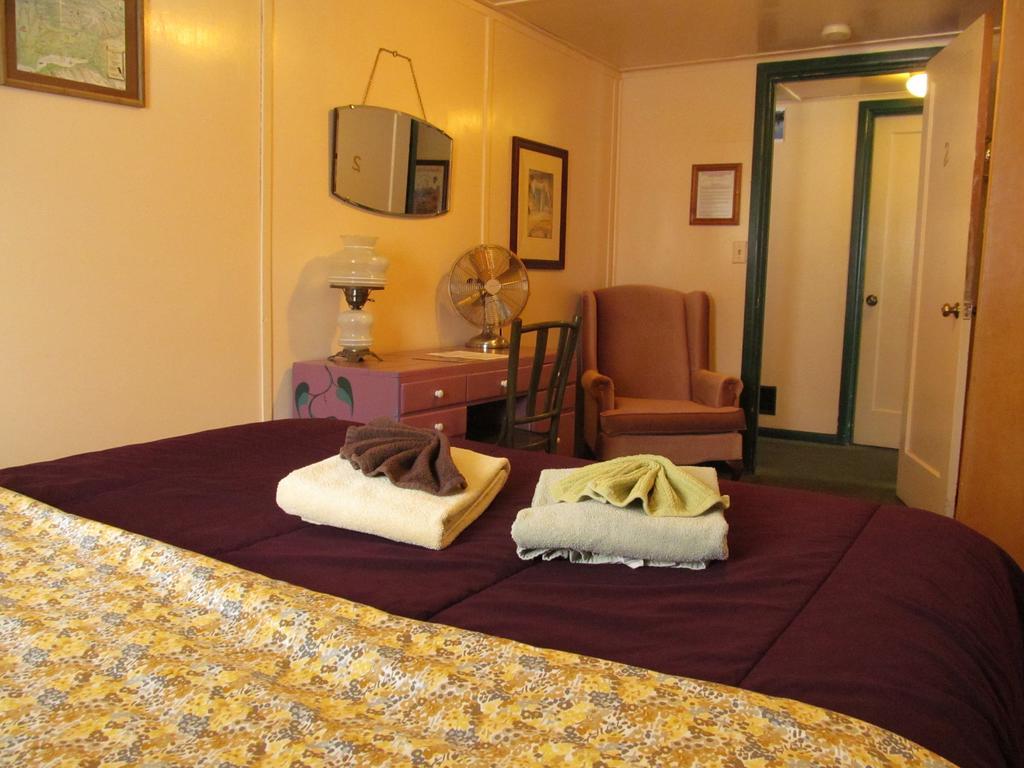 Queen Room,221330699:JPEG